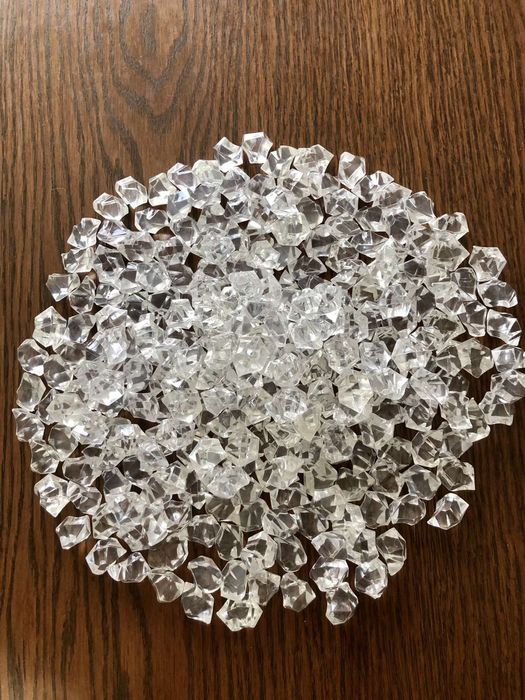 Декоративные камни и ракушки разных расцветок