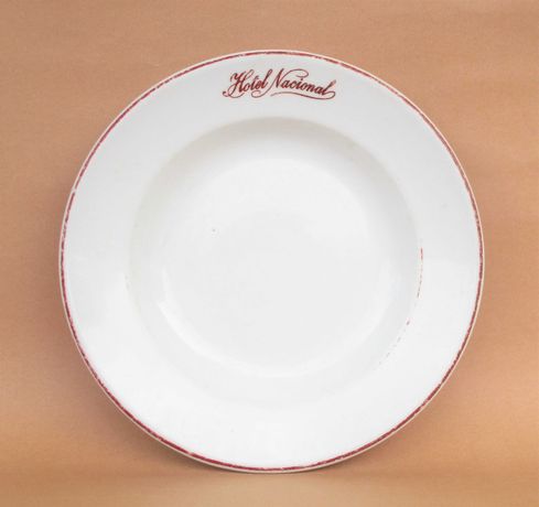 Antigo prato em porcelana "Hotel Nacional"