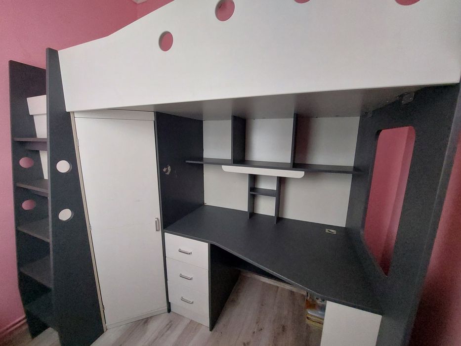 Łóżko piętrowe antresola szafa narożna biurko szary biały szuflady
