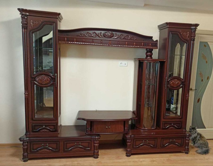 Класична стінка у вітальню Малайзія