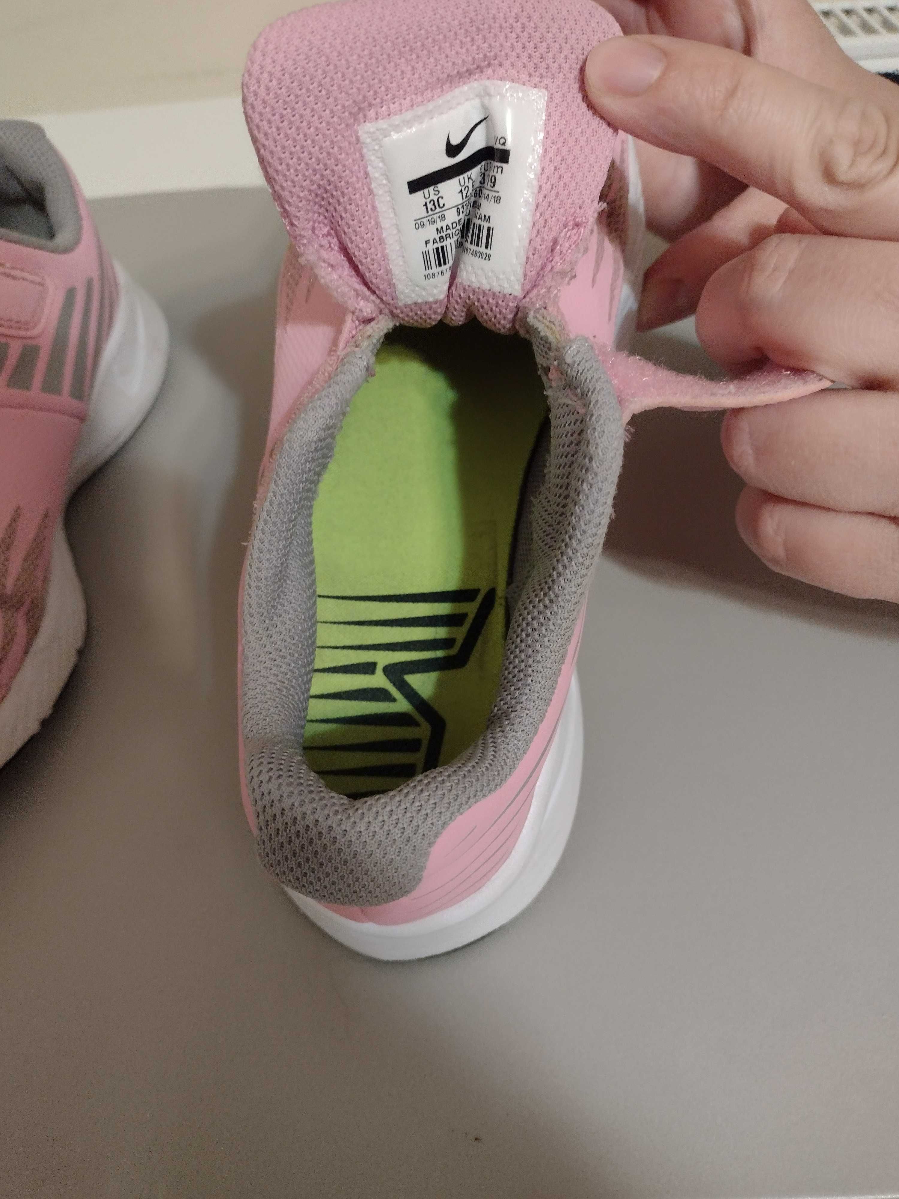 buty / adidasy Nike rozmiar 31, długość wkładki 19 cm