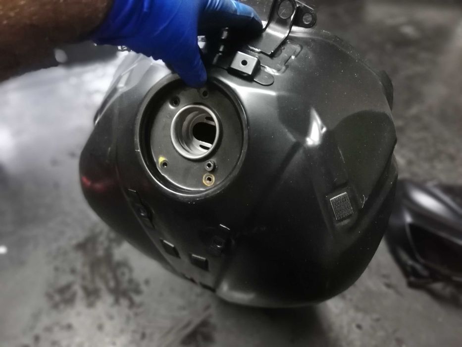 Deposito de gasolina e panela escape ( kawasaki z1000 )