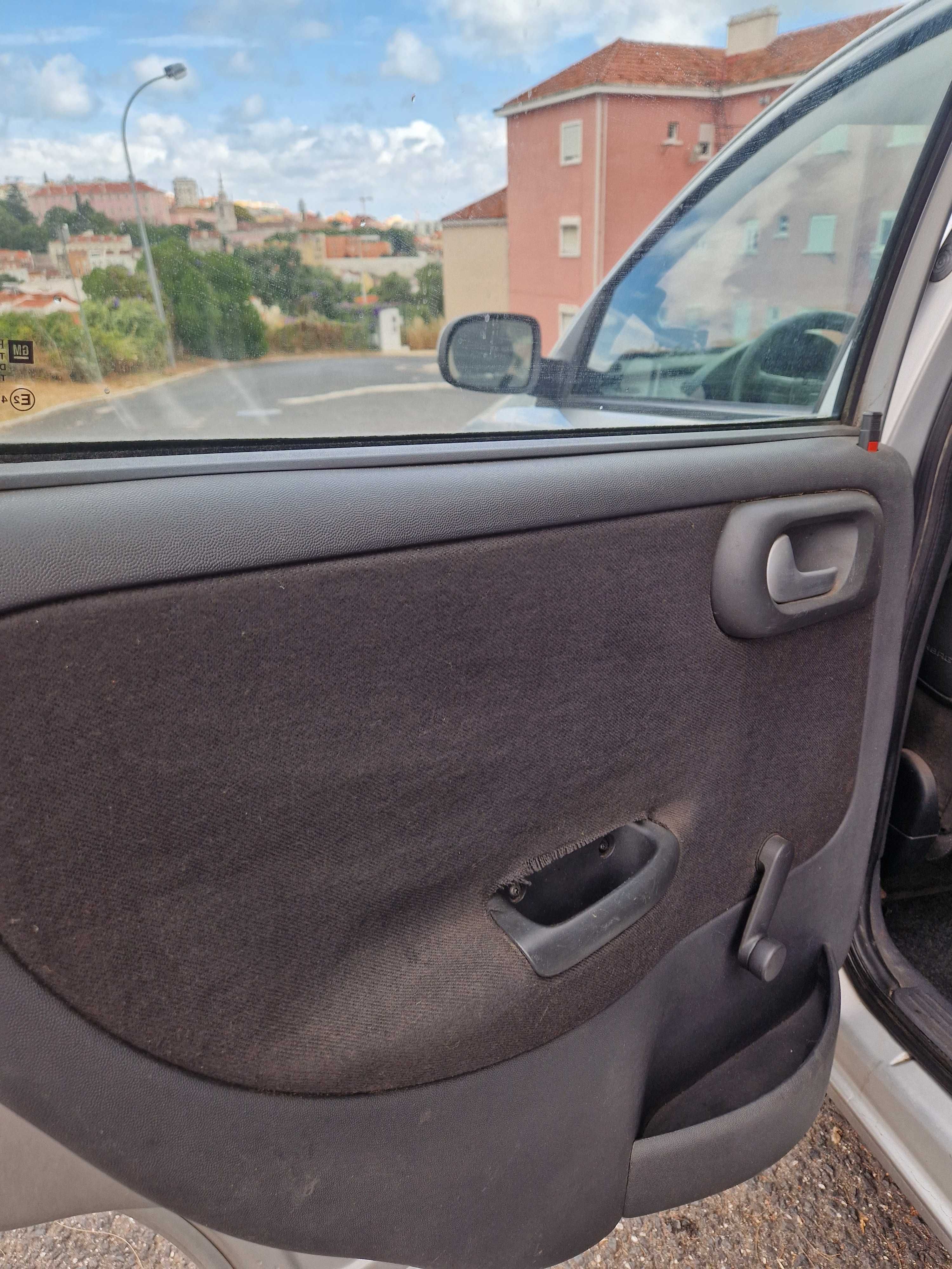 Opel Corsa 1.3 CDTI - 2005 | 160.000 km | Diesel | Econômico e Fiável