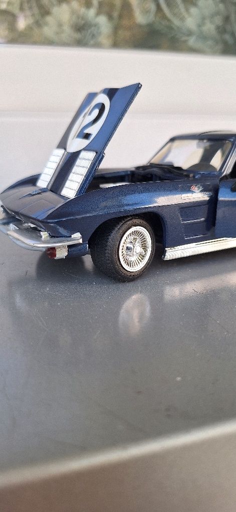 Corvette Stingray ,Revell 1:24 piekny poszukiwany
