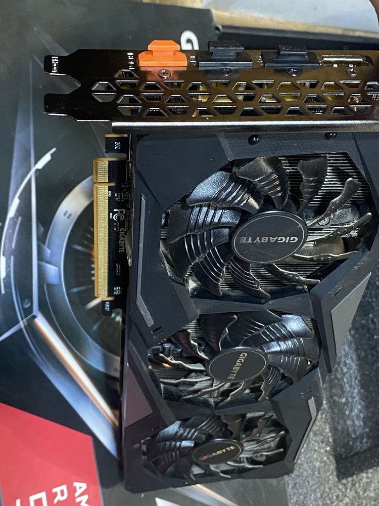 AMD Radeon™ RX 5500 XT 8 ГБ в ідеалі