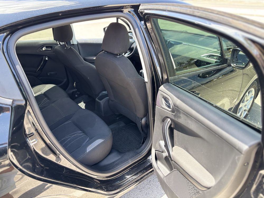 Peugeot 208 1.2 vti 2013