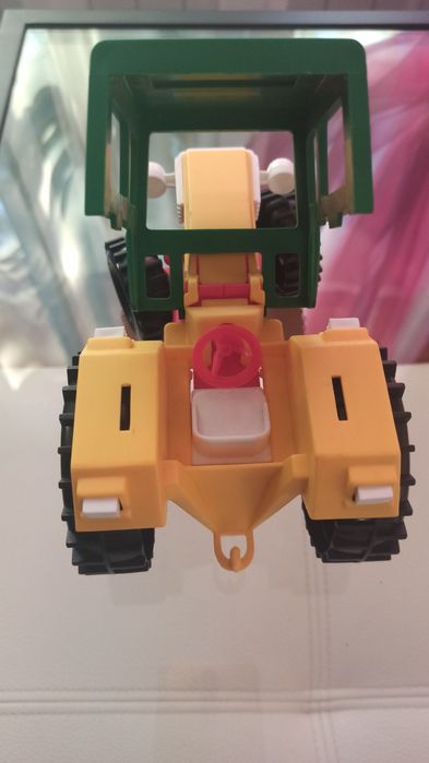 Трактор игрушка...