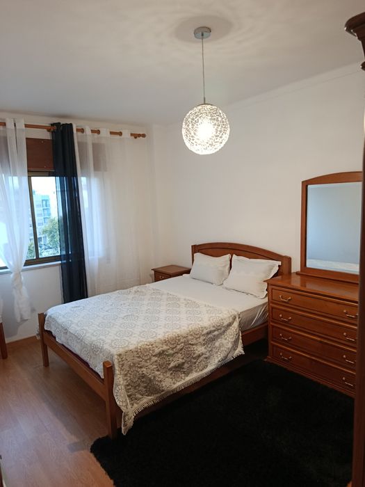 Quarto para alugar – Montijo (com casa de banho privada e TV)