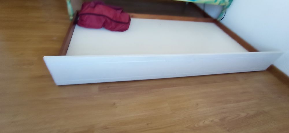 Beliche em metal cinza prateado com gavetao