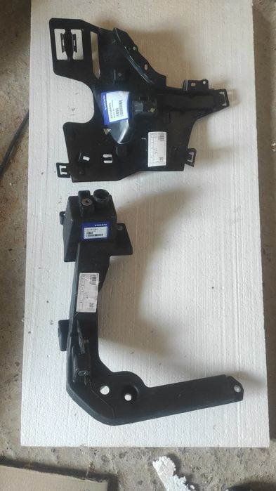 Кронштейн крила правий Volvo c40 xc40 recharge