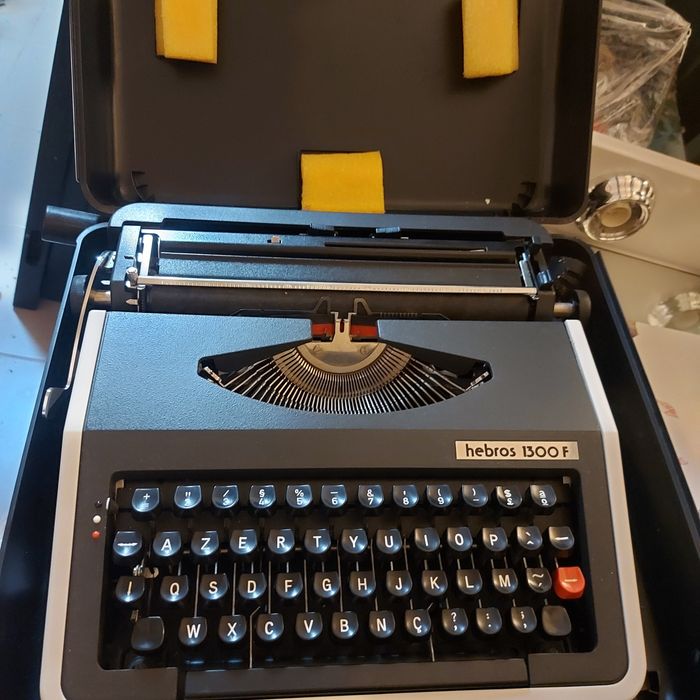 Maquina de escrever hebros 1300F