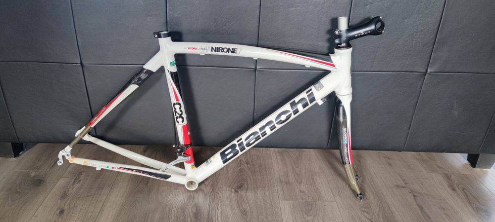 Rama szosowa Bianchi ViaNirone 7 C2C uszkodzona, widelec + stery