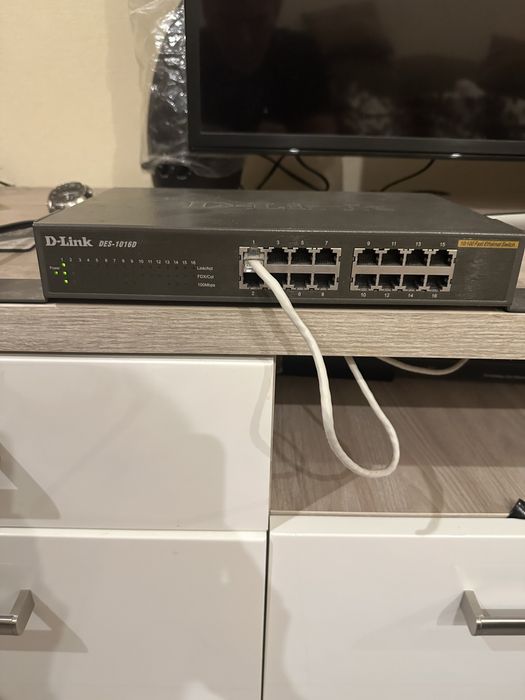 Коммутатор світч D-Link DES-1016D