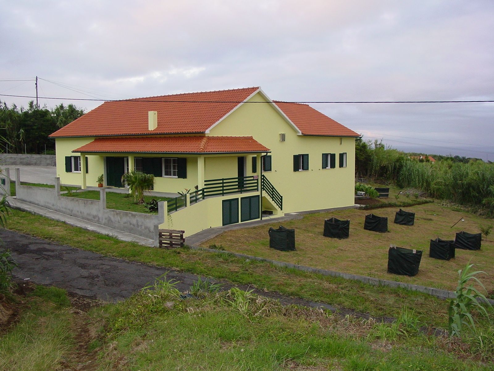 Venda de moradia na ilha do Faial com vista para o Pico