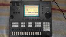 YAMAHA QY 700 music sequencer
