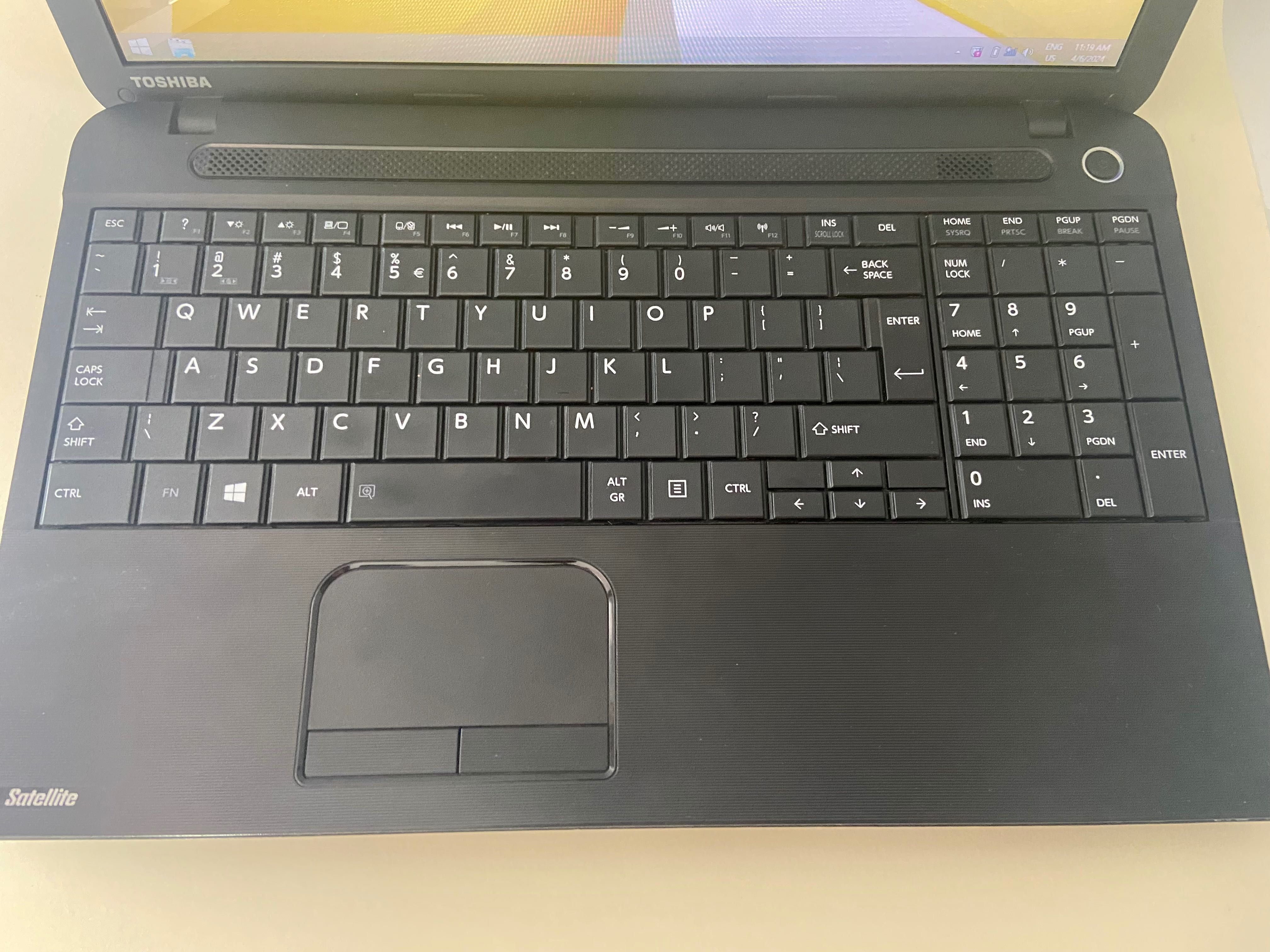 Laptop Toshiba Satellite C50-A-1FU (idealny dla starszej osoby)