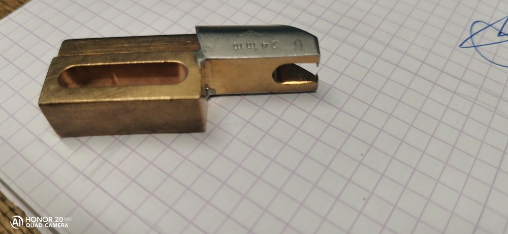 Lampwnik,piastunek do maszyn ciężkiego szycia 24mm -12mm