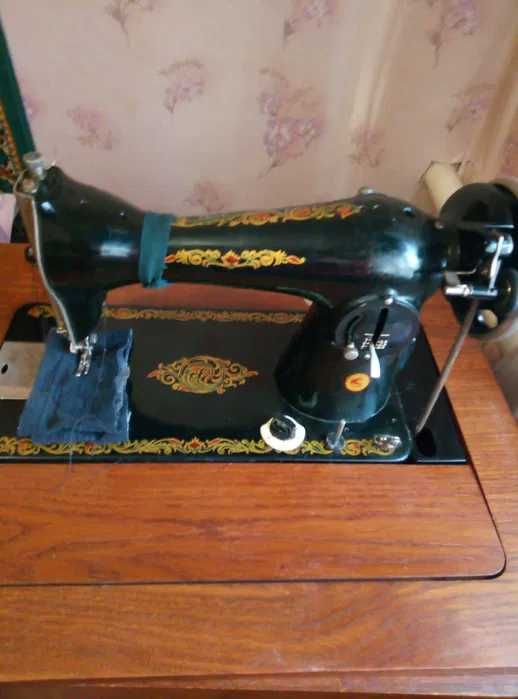 Продам швейную машинку