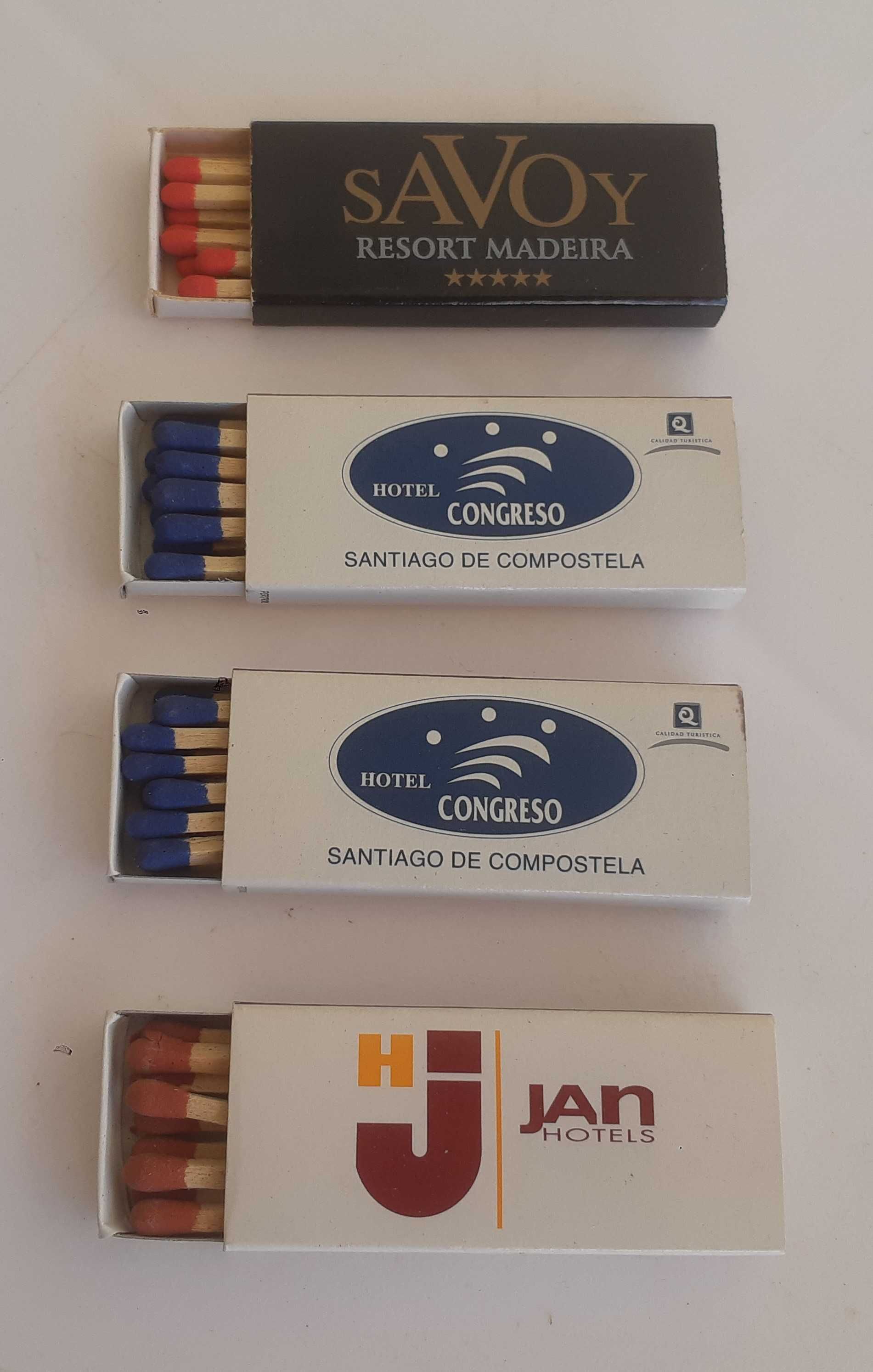 4 caixas de fósforos