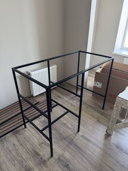 Металевий каркас для умивальника