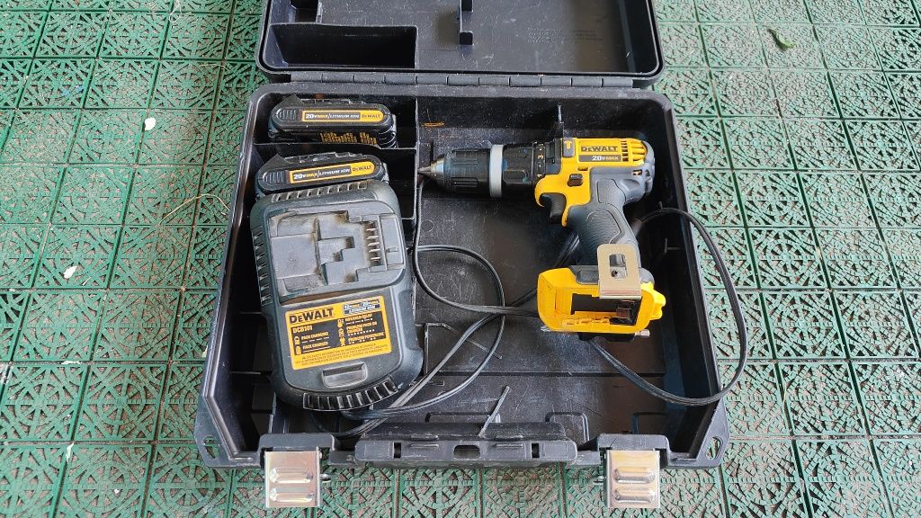 DeWalt ударний шуруповерт DCD785 20в відмінний стан