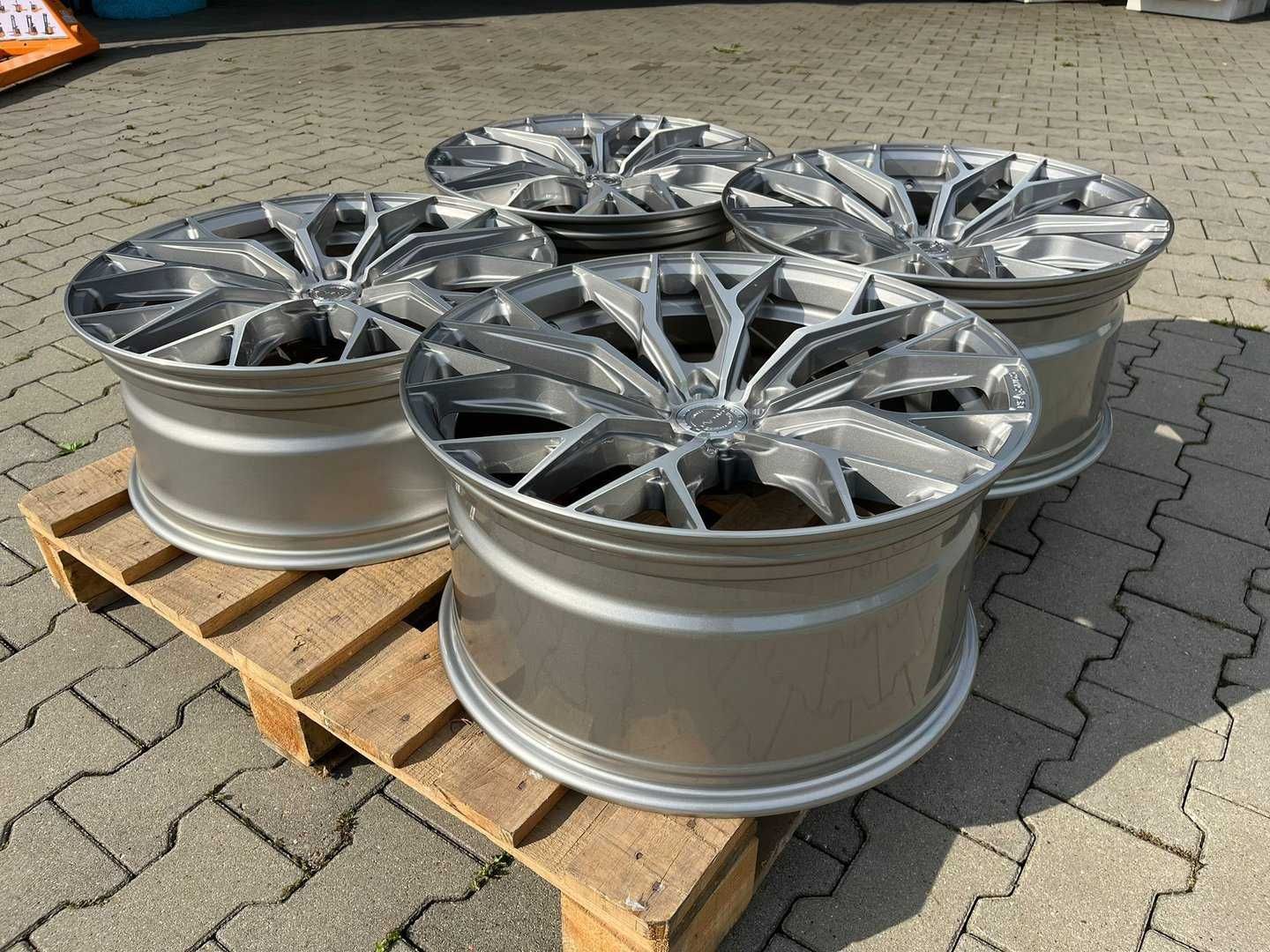 Concaver CVR1 21" 9J ET30 + 10,5J ET38 5x112 Brushed Titanium