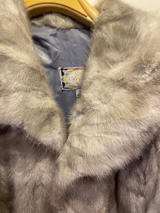 Naturalne futro z norek w kolorze szarym