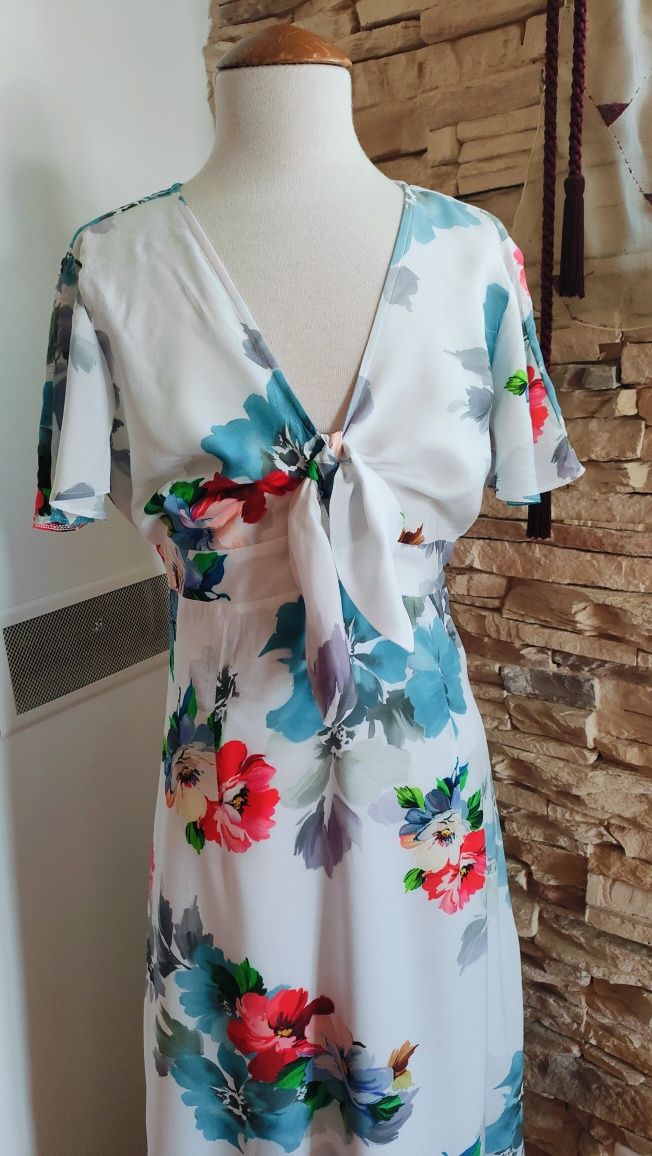 Vestido branco comprido com flores