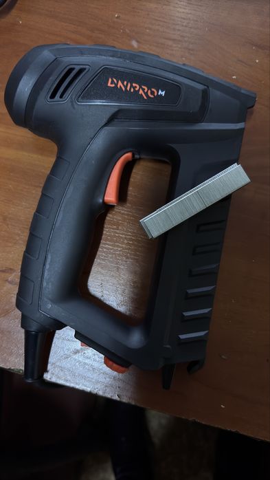 Степлер будівельний електричний оренда 99 грн/доба без застави