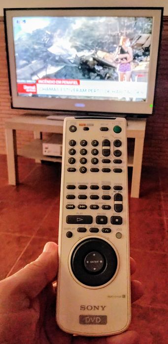 TV Sony + DVD Sony em branco + Aquecedor