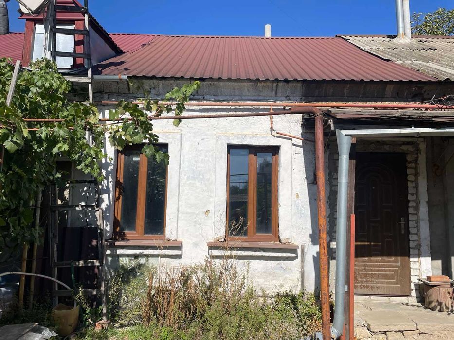 Продається 2-кімнатна квартира на землі, біля Центрального ринку