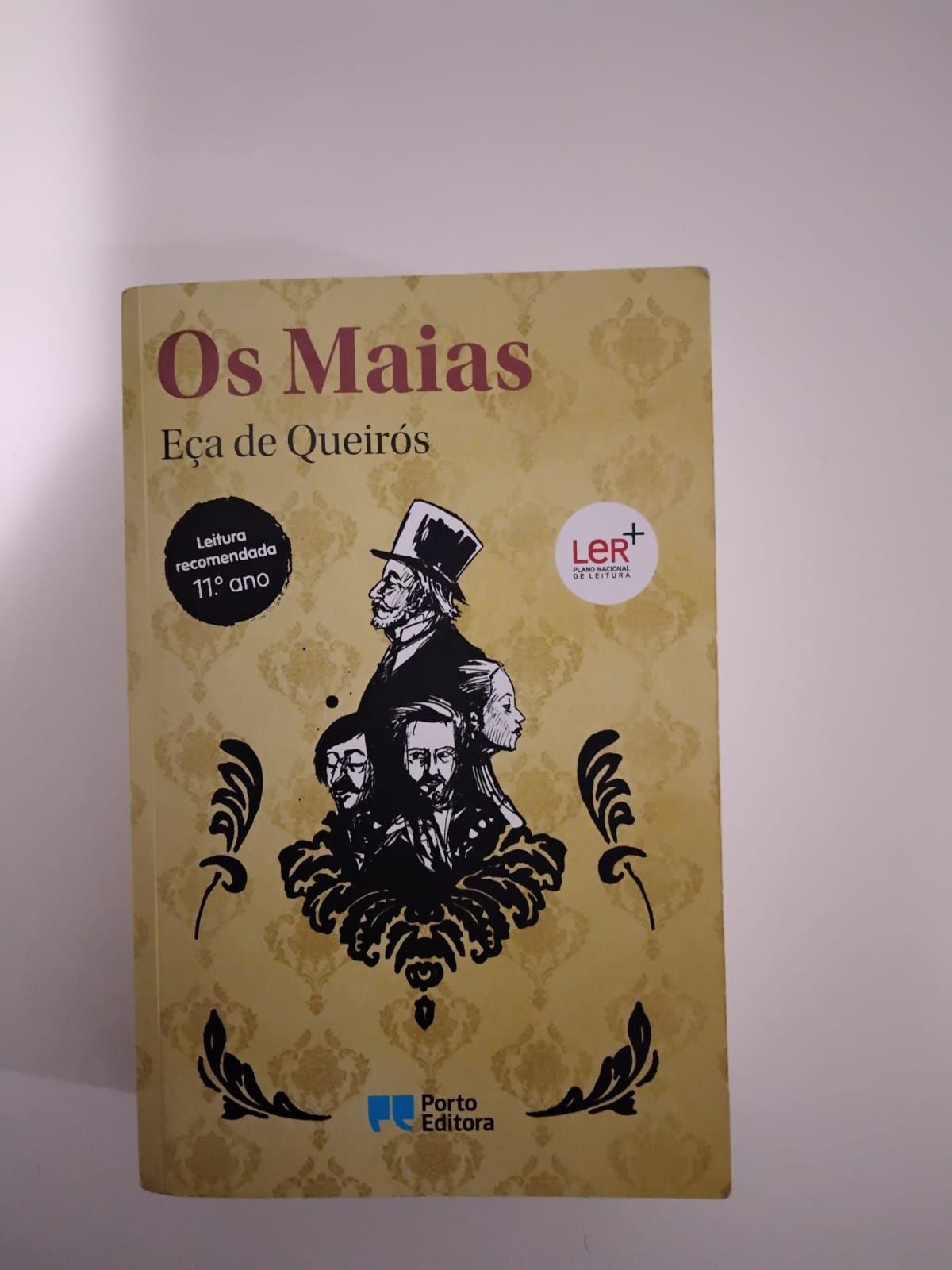 "Os Maias" livro de Eça de Queirós