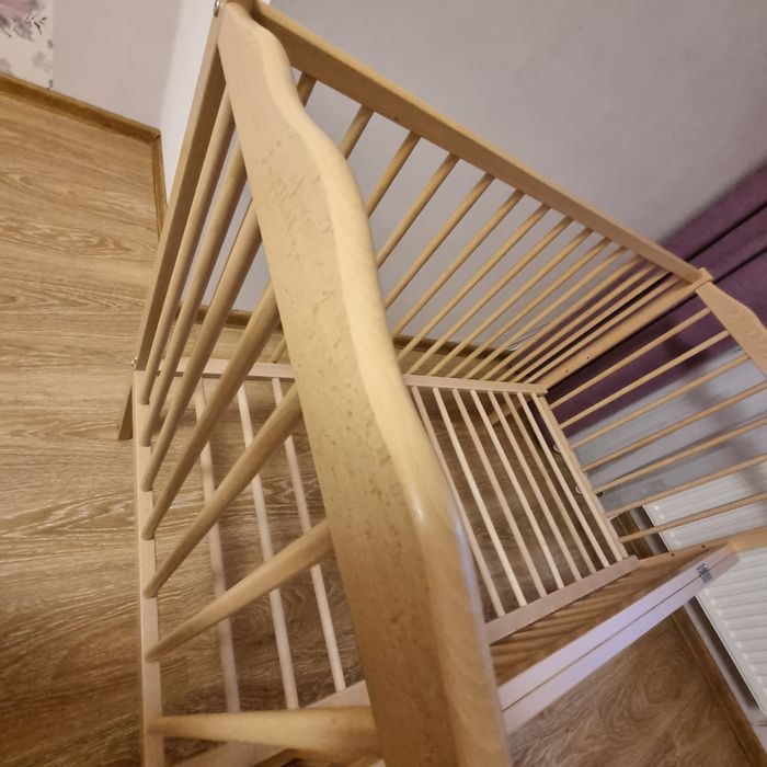 Кроватка детская в отличном состоянии .маятник+ящик+матрац кокосовый.