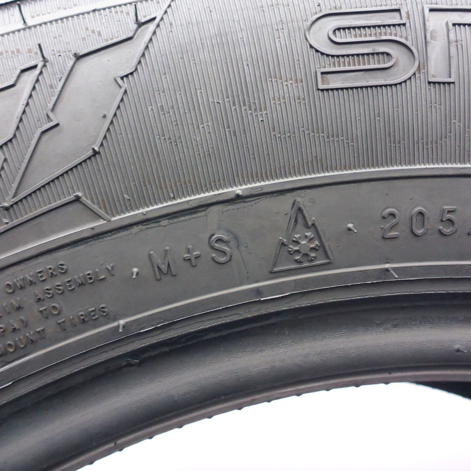 Opony 205/65/16C Nokian 205/65R16C 105T Snowproof C Zimowe 2024 8,6mm