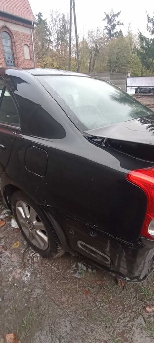 ćwiartka tył błotnik lewy  209 toyota avensis  t25