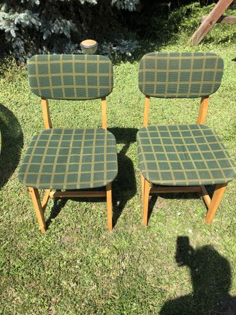 Krzesło zielone drewniane rodem z PRL