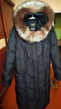 Продам Б/У зимние тёплое пальто с капюшоном из натурального меха
