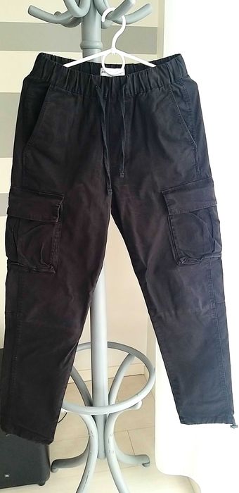 Bershka czarne bojówki rozmiar s