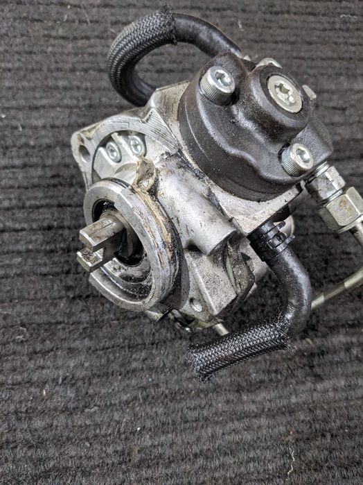 ТНВД Топливный насос Toyota Auris Avensis Verso 2.0 2.2 D4D 221000R040