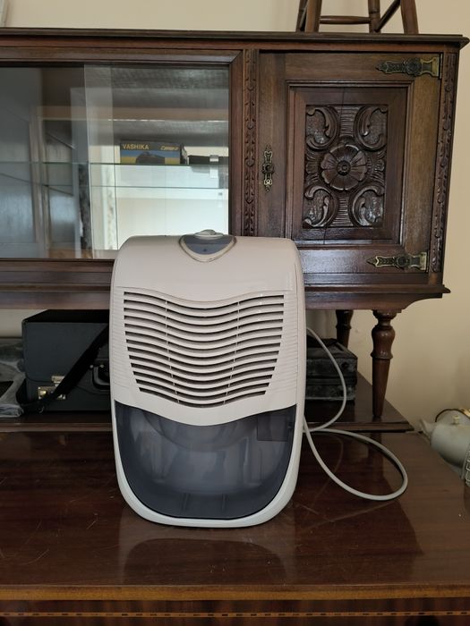 Desumidicador troia de cor branco e azul
