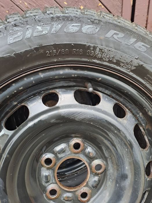 Pirelli zimowe 215/60/16 Mazda