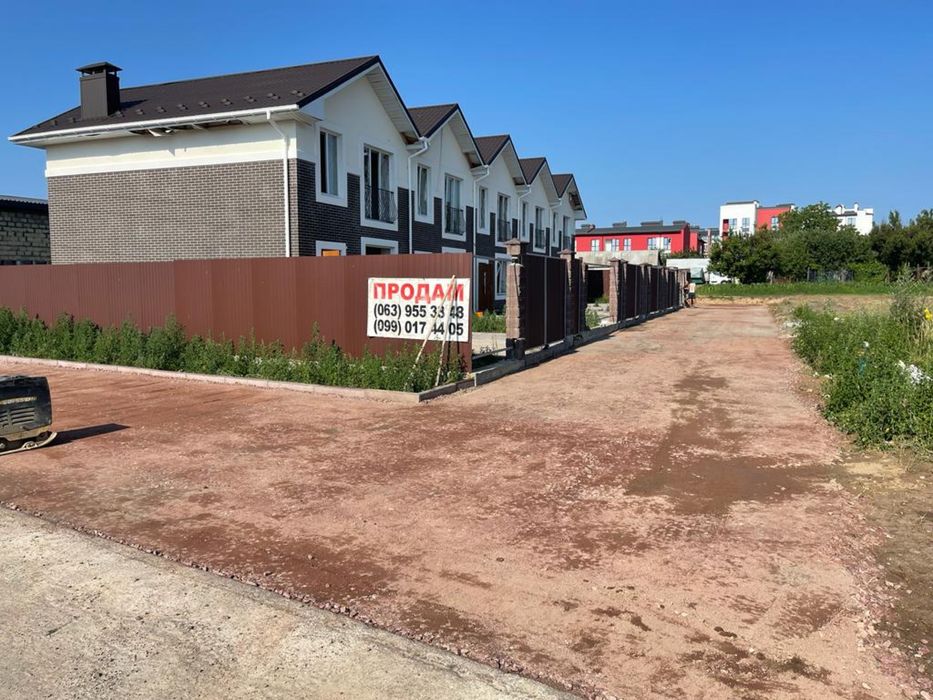 Таунхаус від забудовника з великою ділянкою як дуплекс