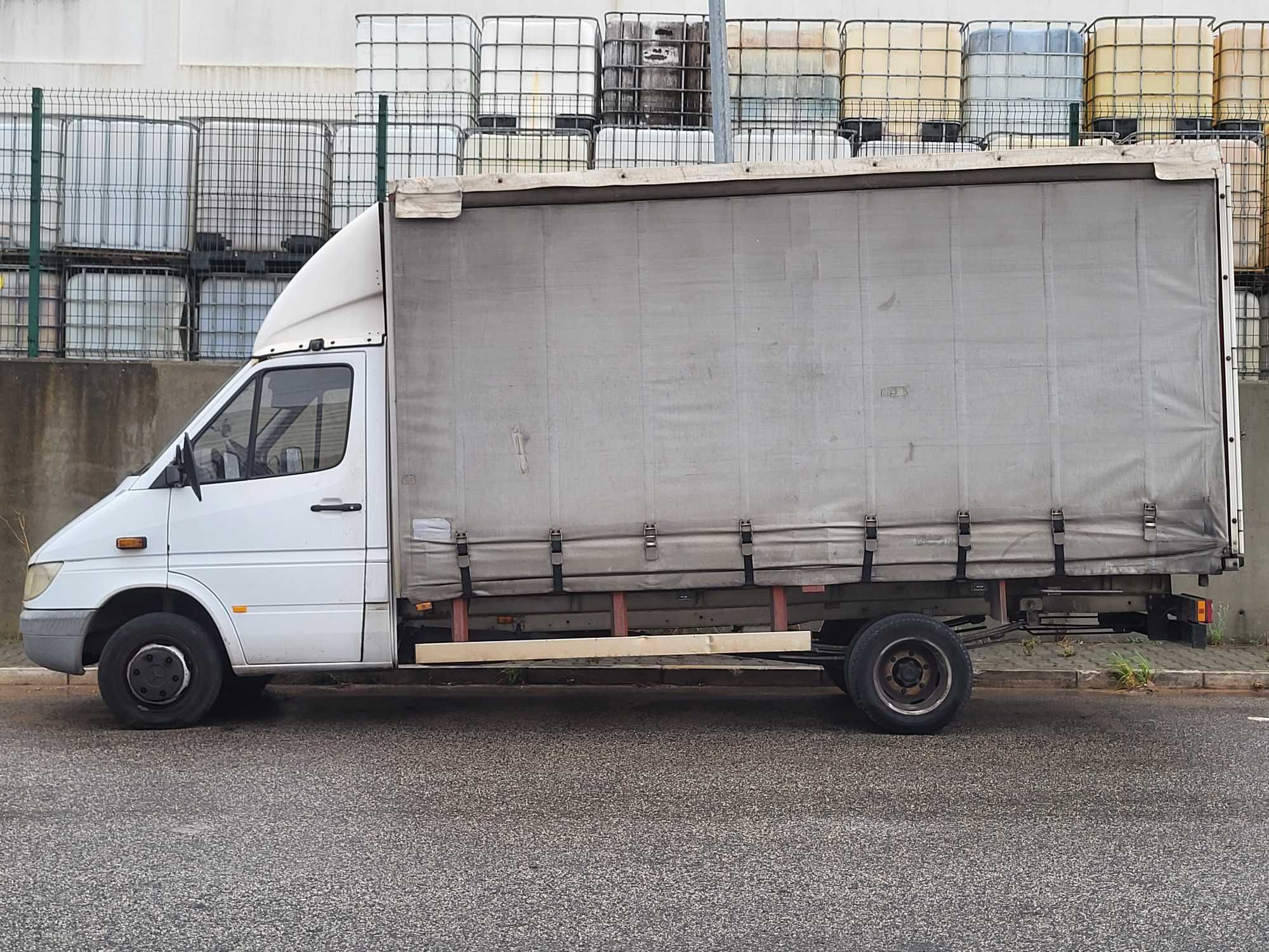 Fretes/ Mudanças/alugar Carrinha com motorista