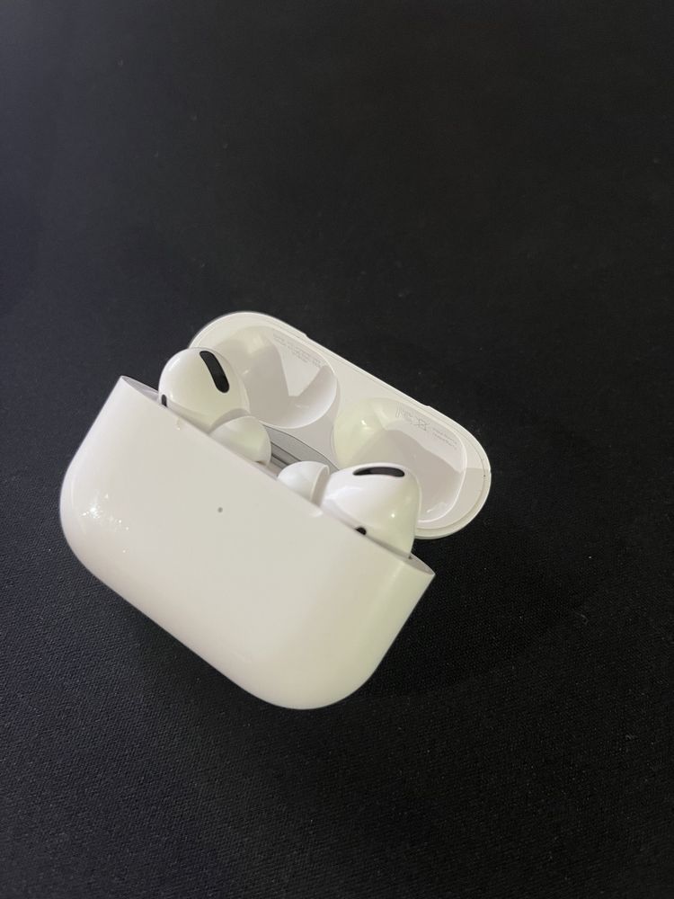 Apple AirPods Pro (1st generation)