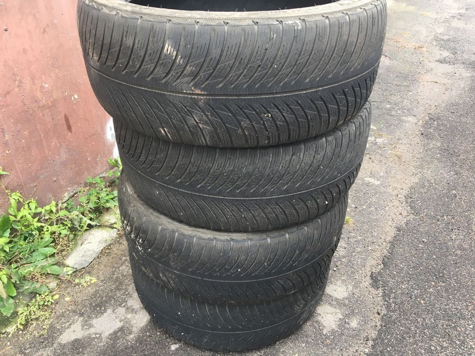 Шини зимові 235/45/18