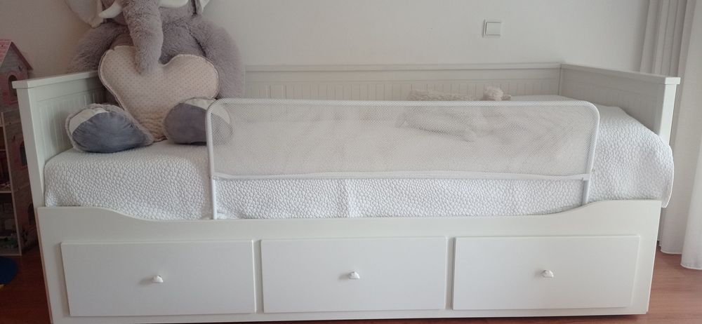 Cama Hemnes indiv/dupla com 2 colchões IKEA