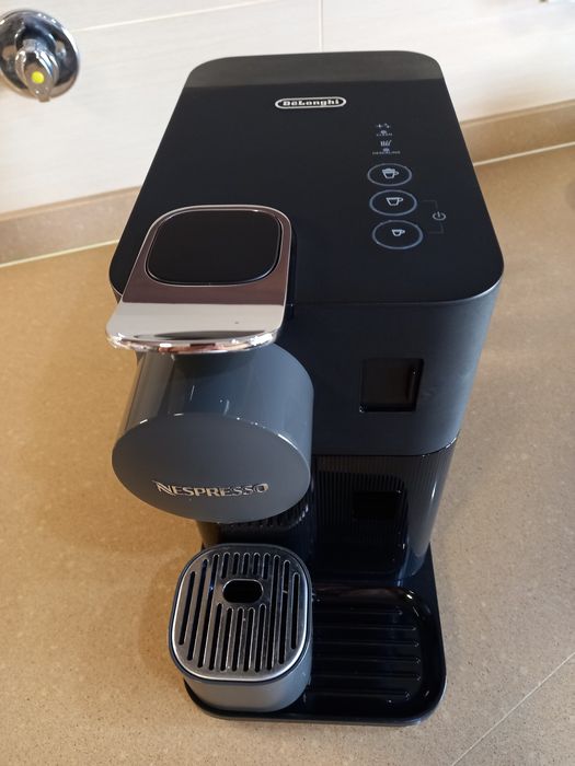 Máquina de café DeLonghi, Latissima, em estado novo