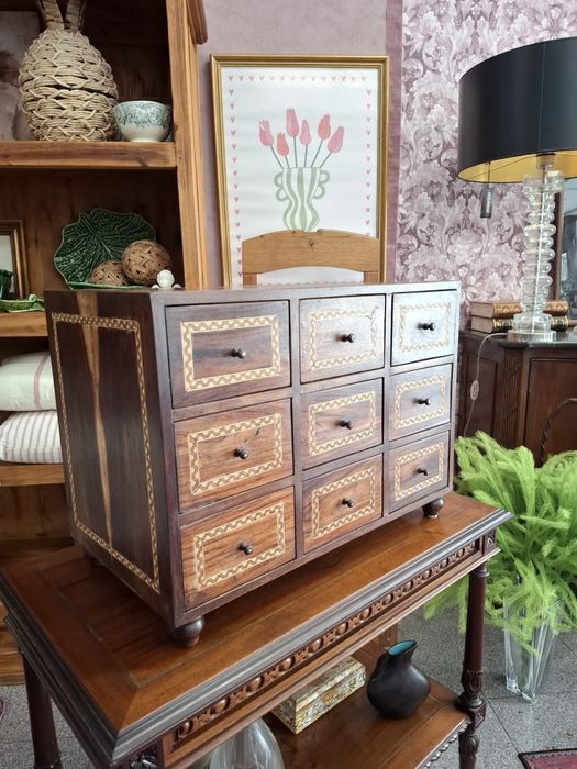 Contador em Pau Santo com Marchetaria.