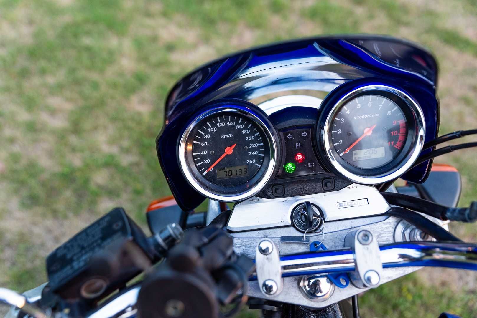 Suzuki GSX1400, Devil dwa wydechy, lokomotywa.