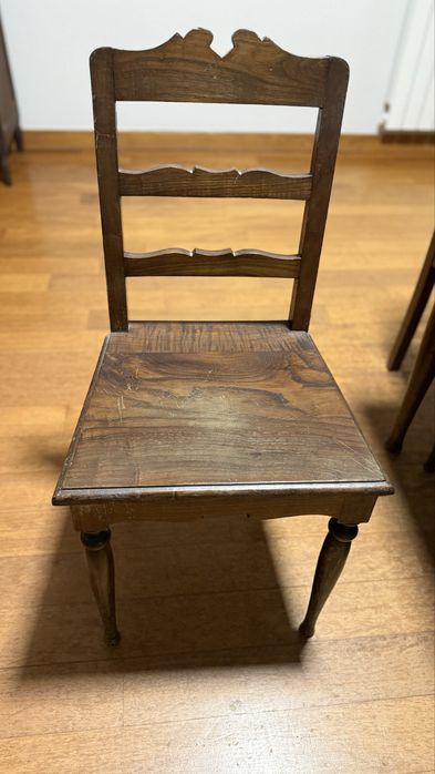 Mesa De Sala De Jantar E Cadeiras De Antiquário